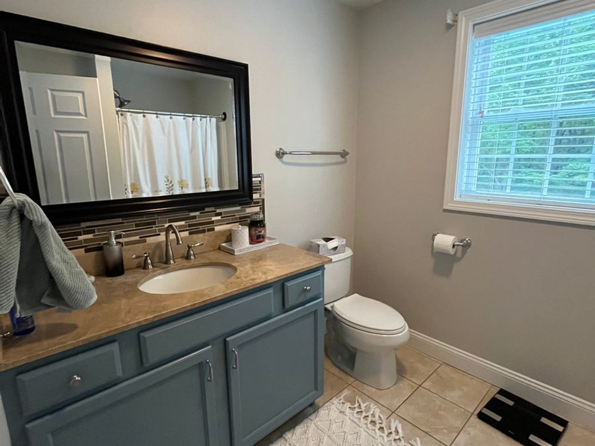 Painted bathroom walls and vanity, comparison 4
