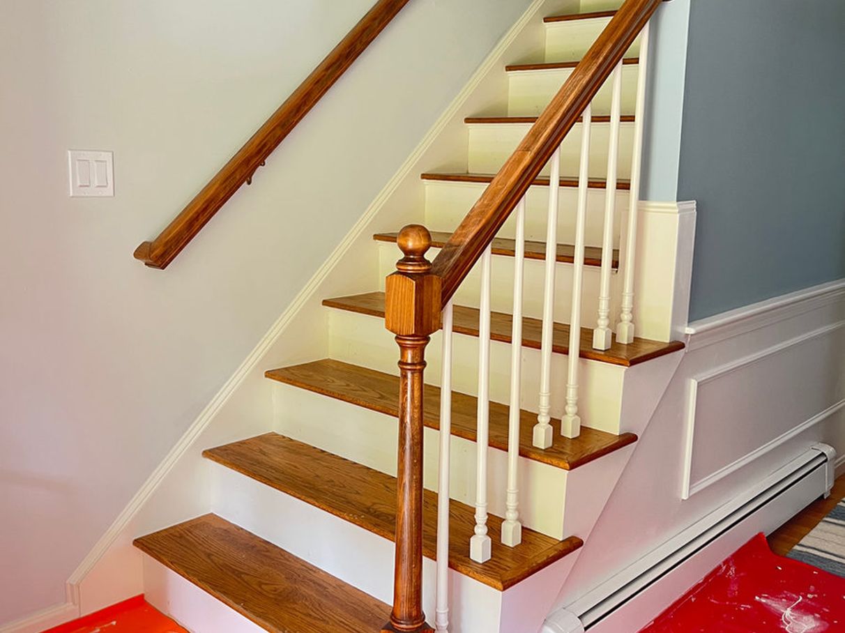 Stairwell walls and railings before painting, comparison 4