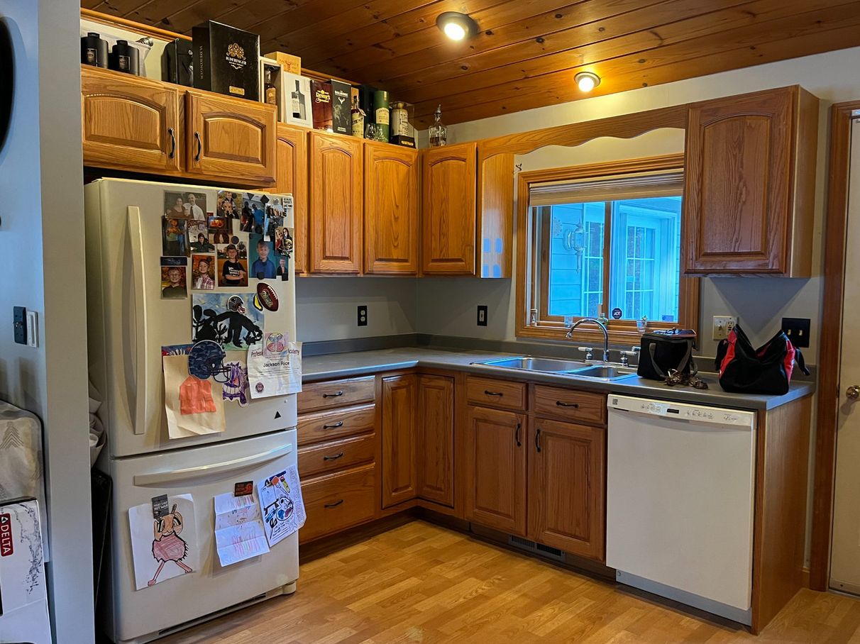 Kitchen cabinets before painting, comparison 7